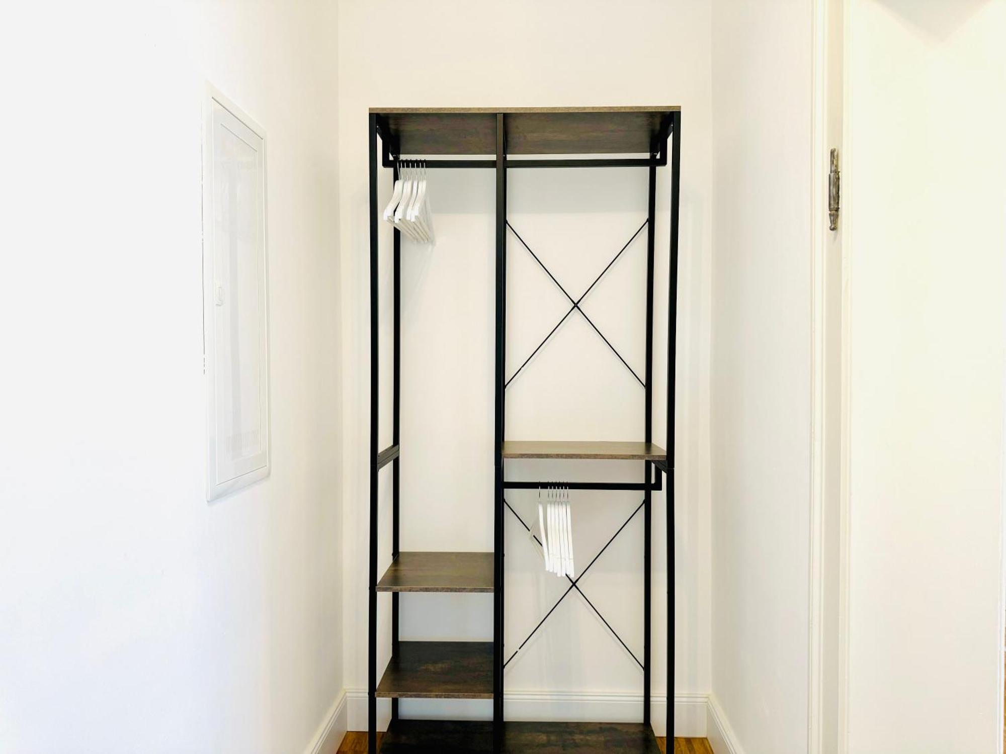 E&k Living - Design - Netflix - Audi - In Village - Free Parking *