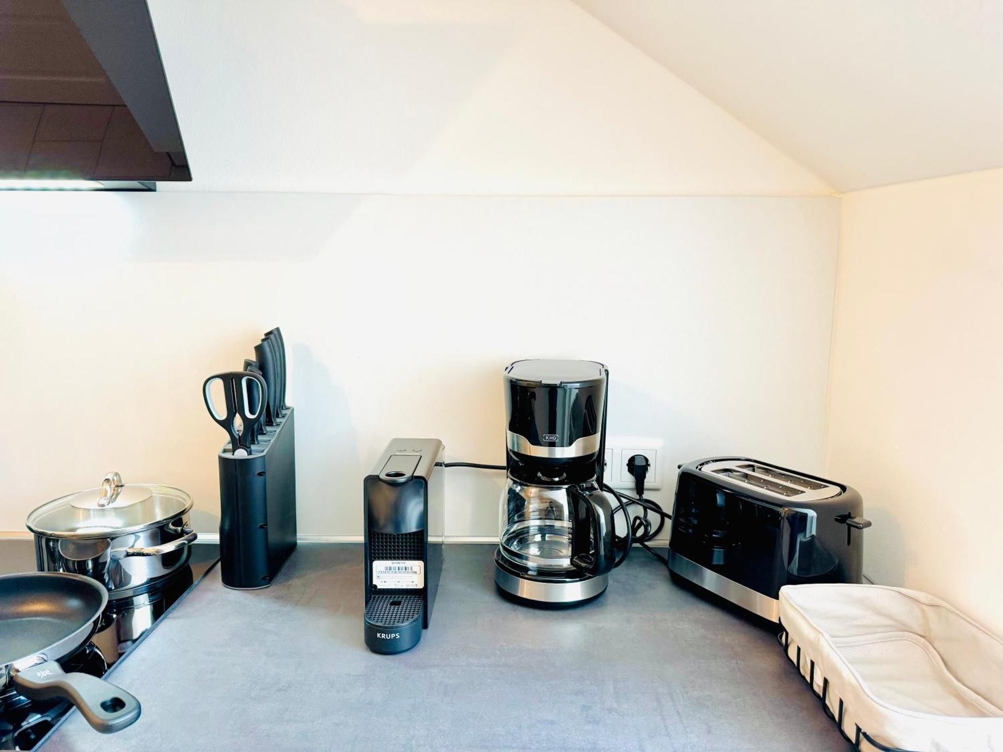 E&k Living - Design - Netflix - Audi - In Village - Free Parking