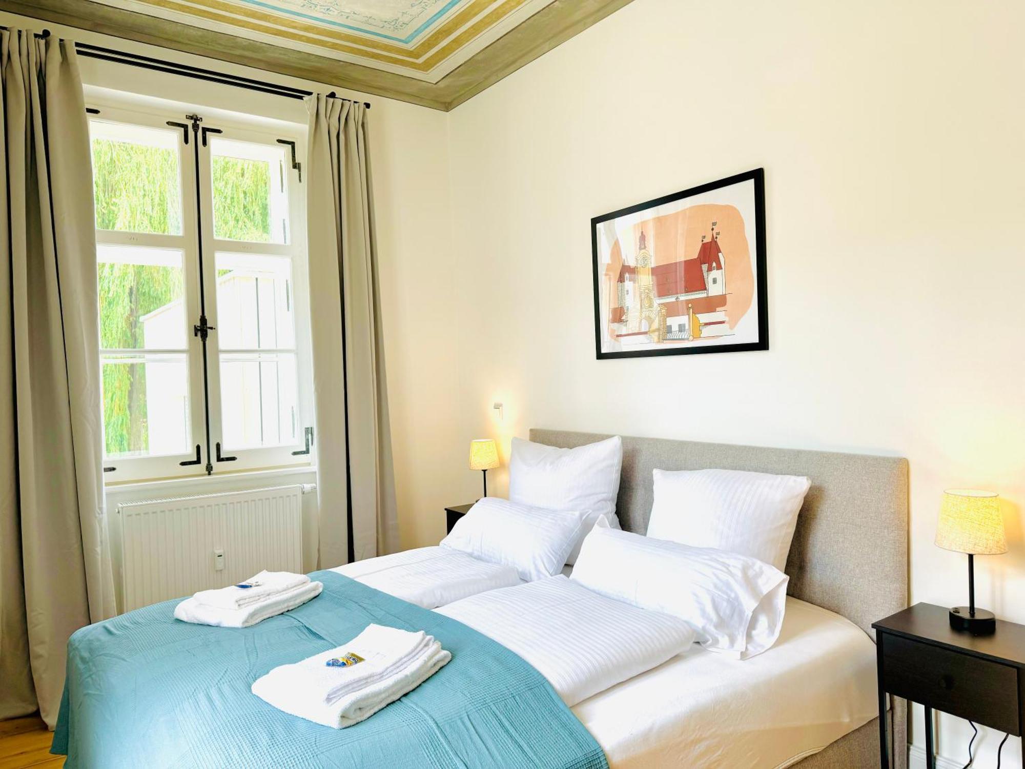 E&k Living - Design - Netflix - Audi - In Village - Free Parking