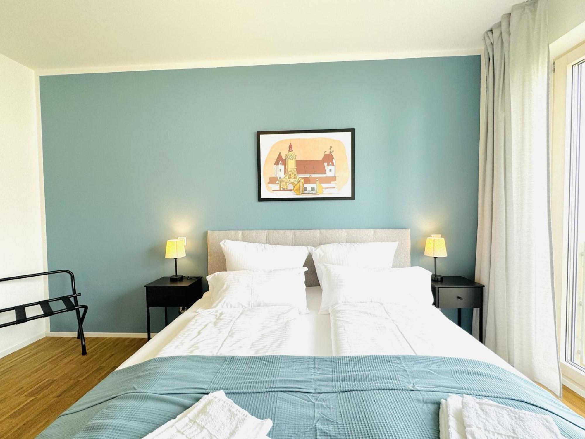 E&k Living - Design - Netflix - Audi - In Village - Free Parking *